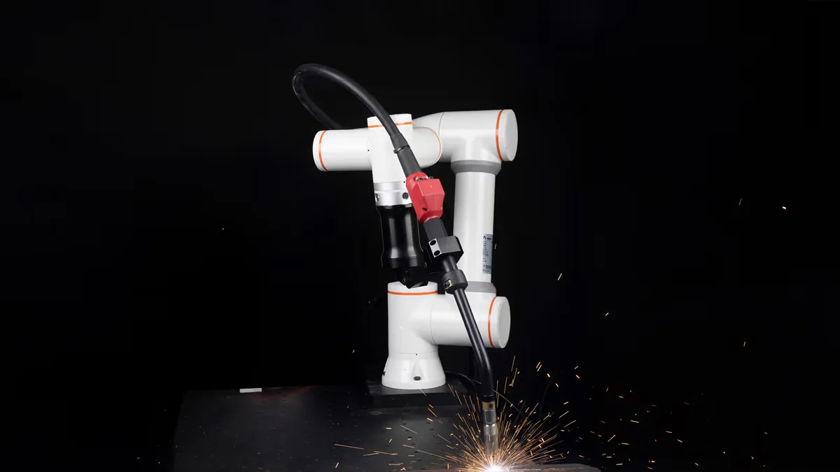 Robot colaborativo FAIRINO en aplicación de soldadura